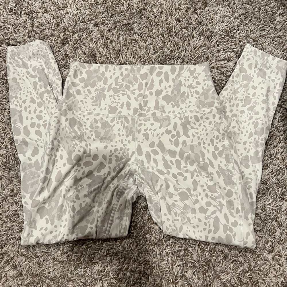 Lululemon Align HR Pant 25”. Perfect condition. Size 8.